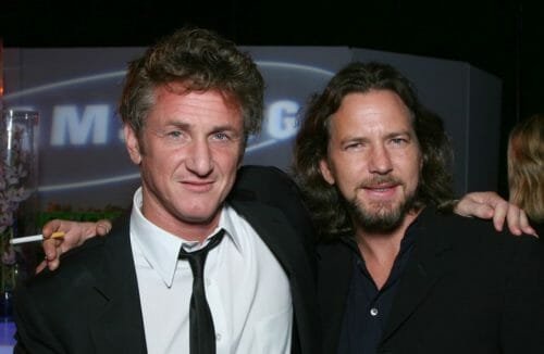 Sean-Penn-e-Eddie-Vedder-Into-The-Wild-2007.jpg